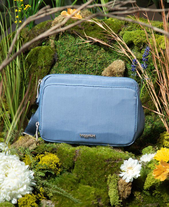 Baggallini rfid transit bag top