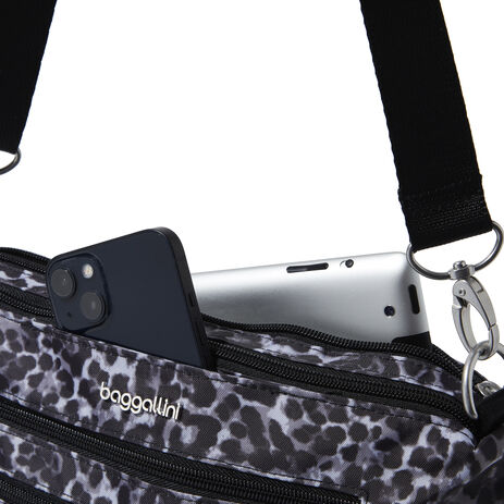 Baggallini white Clearance