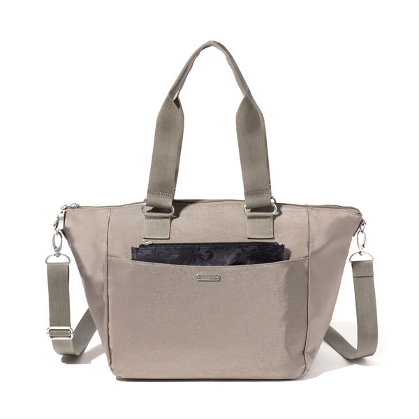 baggallini tulum travel tote bag Large Carryall taking a day trip Baggallini Women's Tote Bag with