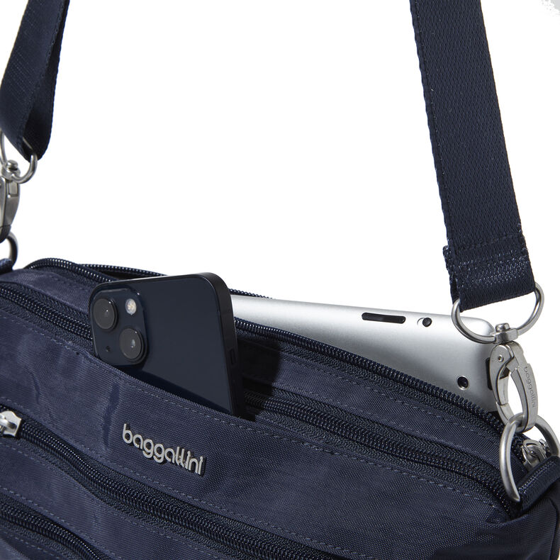 Baggallini city bag Clearance