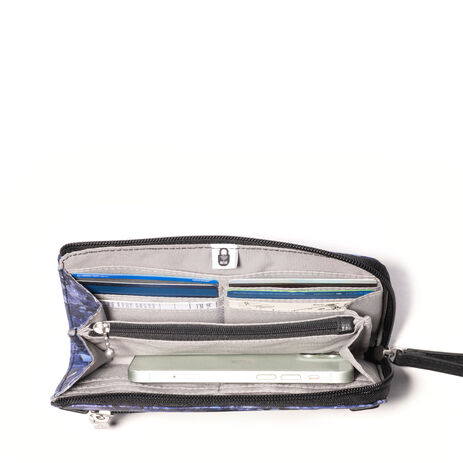 Baggallini wristlet Clearance