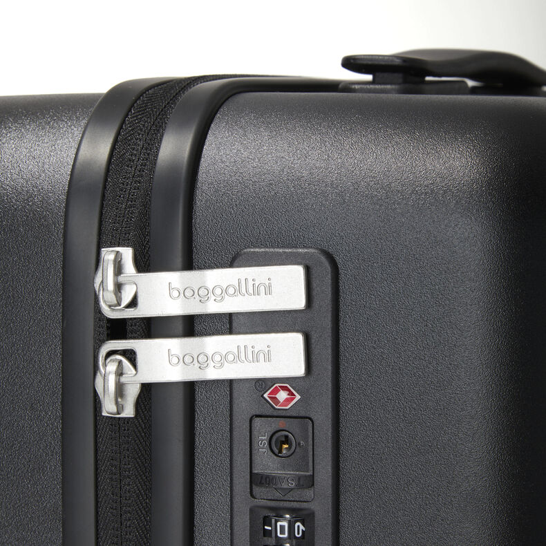 Set Wave 22” 4 Wheel Hardside Carry-On Set Wave 22” 4 Wheel Hardside Carry-On